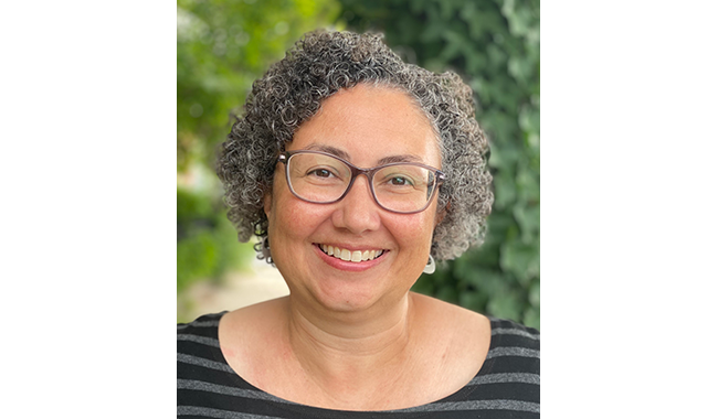 Portrait photo of Cara Hart